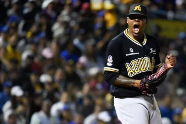 Roenis y Zoilo dominan al Licey; Águilas mantienen la cima en Round Robin