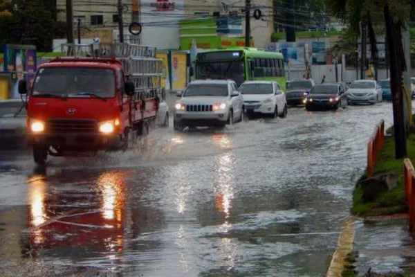 COE eleva a 12 las provincias bajo alerta por incidencia de vaguada