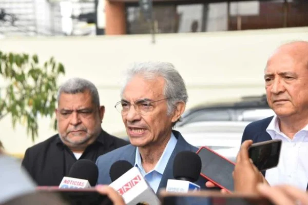 Clínicas amenazan con unirse a médicos en paro contra ARS de no lograr reajuste en pagos