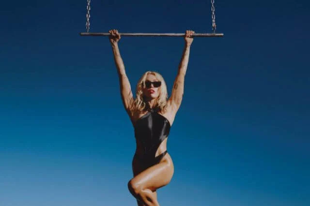 Miley Cyrus anuncia lanzamiento de su disco "Endless Summer Vacation"