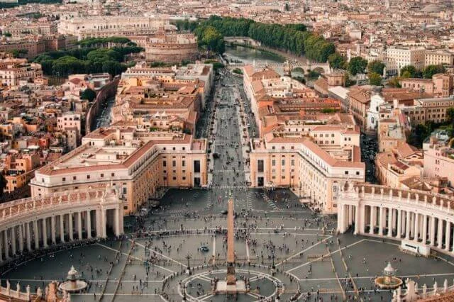El Vaticano recauda 250.000 euros para enviar a Ucrania ropa y generadores