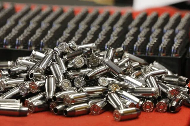 Rusia recurre a presos para producir armamento, según la inteligencia británica