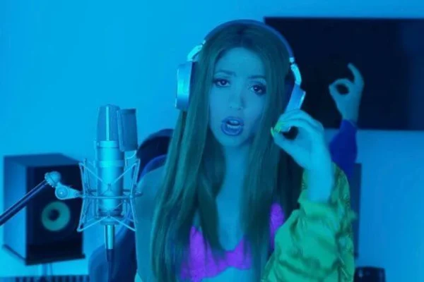 Shakira sal-pica a instituciones públicas dominicanas