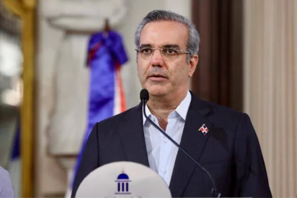 Abinader lamenta fallecimiento de joven que quedó atrapada en derrumbe en La Vega