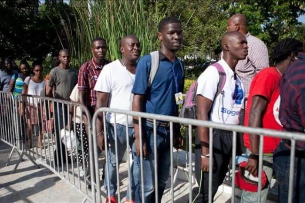 ONG estima que hay 18,000 haitianos varados en la frontera sur de México