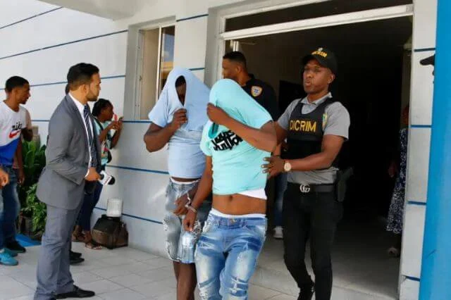 Liberan a dos hombres acusados por rapto de la bebé en Los Mina