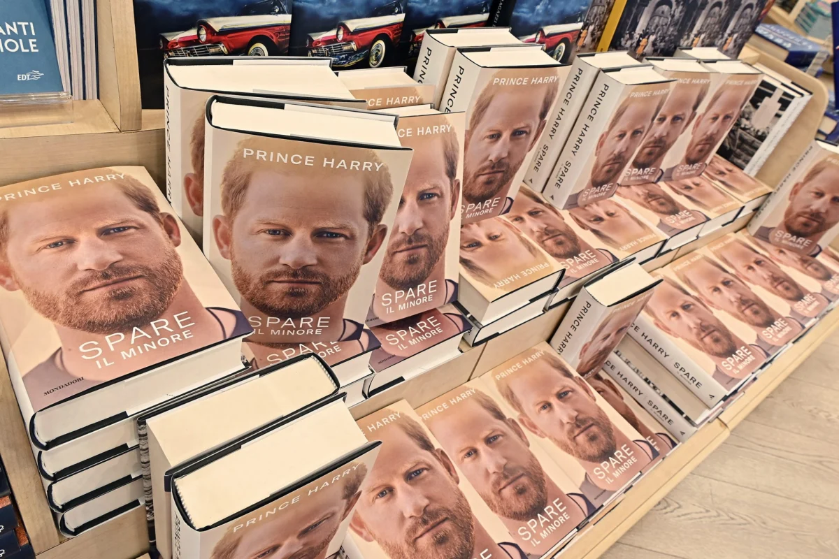 Príncipe Enrique asegura que dejó fuera de sus memorias mucho material dañino