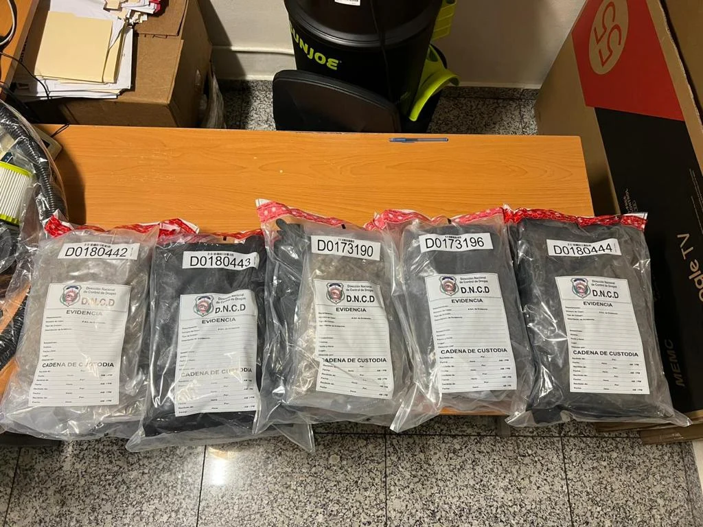 Decomisan 17 paquetes de marihuana camuflados en aspiradora y cajas de cereal
