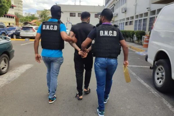 Capturan dos vinculan a decomiso de 120 paquetes de cocaína en Juan Dolio