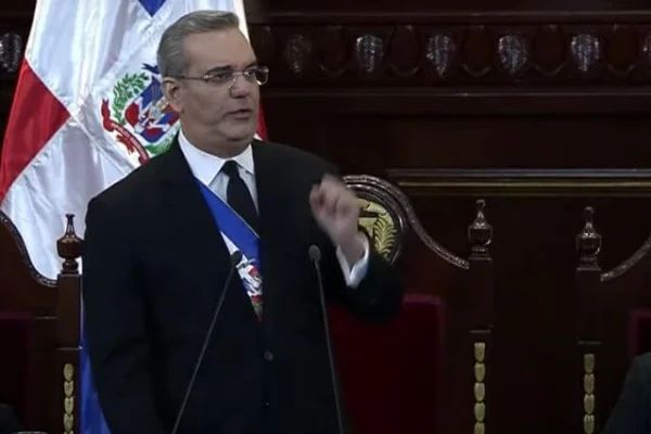 Abinader dice que Gobierno invierte RD$240 millones diarios para proteger dominicanos de la inflación