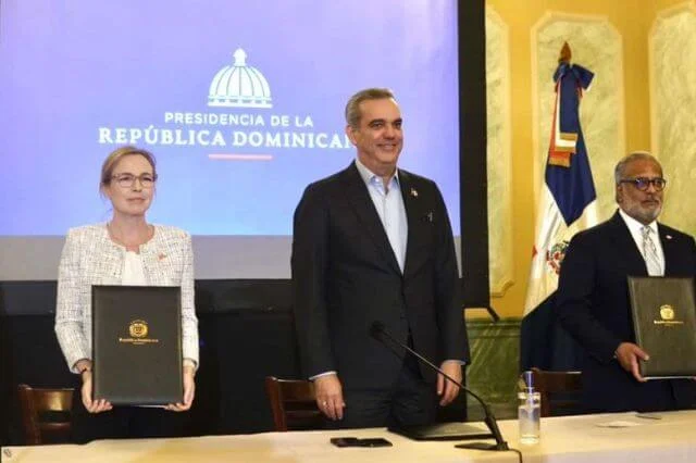 República Dominicana y Canadá firman acuerdo de cielos abiertos