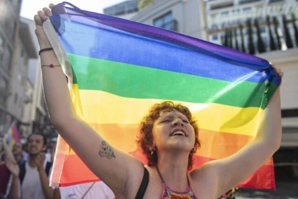 Uno de cada cinco adolescentes LGBQ+ intentó suicidarse en EE. UU.