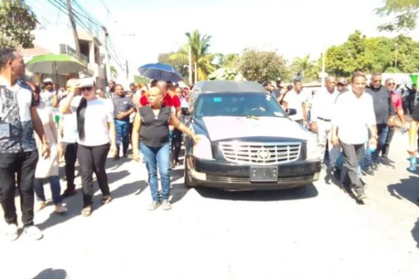 Sepultan restos del niño Donelly Martínez, en medio de reclamos de justicia e indignación