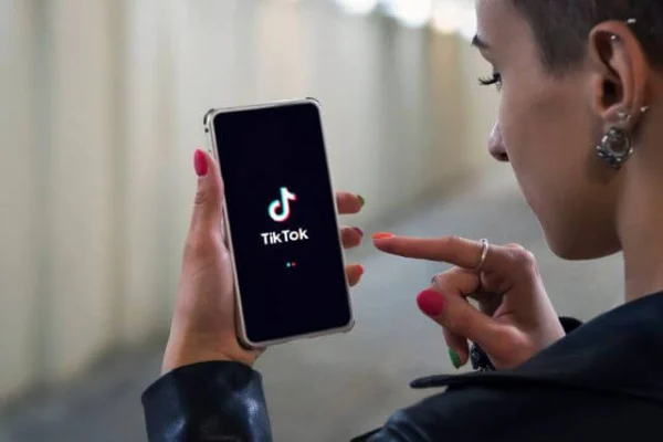 El CEO de TikTok lleva al Congreso de EEUU su lucha contra un veto de la app