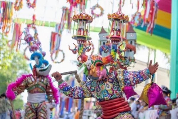 Abinader emite decreto para premiar carnaval dominicano en diferentes categorías