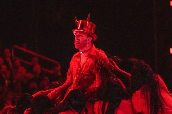Sam Smith y Kim Petras acusados de presentación satánica en los Grammys