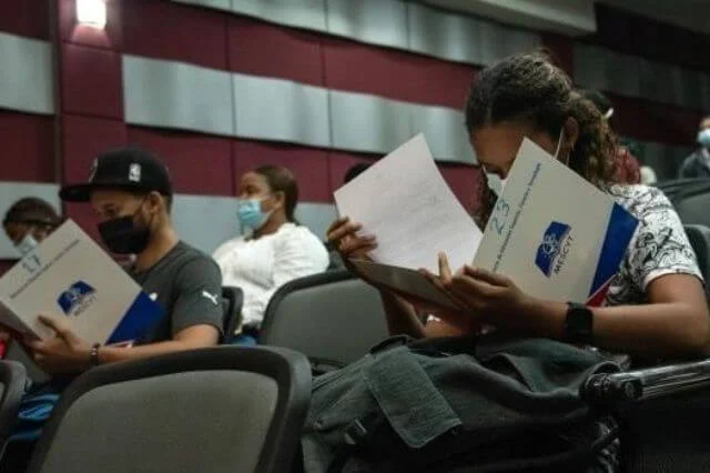 Otorgarían préstamos para estudios universitarios con fondos de pensiones y del Estado