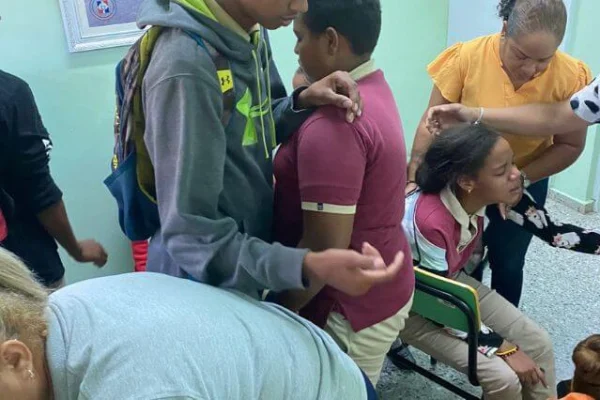 Varios estudiantes intoxicados en liceo de comunidad de SFM por fumigación en finca