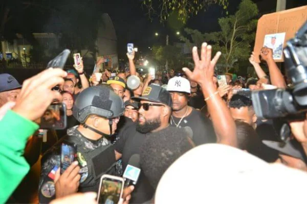 Cientos marchan pidiendo justicia por muerte de niño en Santiago