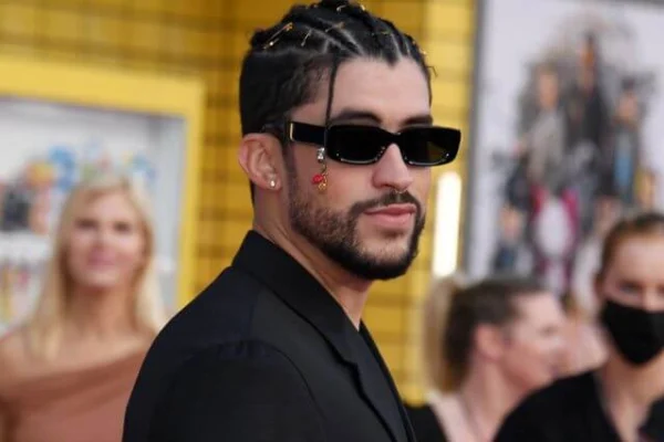 Bad Bunny entre los 10 artistas mejor pagados, según la revista Forbes