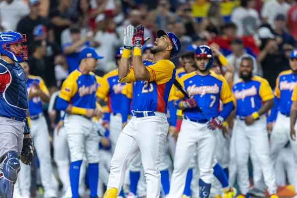 RD cae 5-1 ante Venezuela primer juego del ClásicoRD