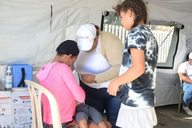 Piden a padres no temer a vacunar a hijos contra el cólera