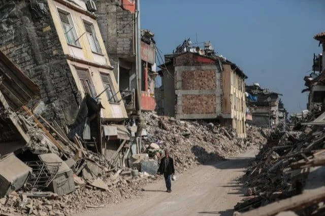 Turquía aumenta los impuestos a empresas para financiar costes por terremotos