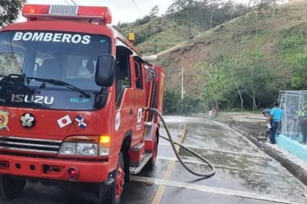 Fuego en Jarabacoa está controlado al 70%