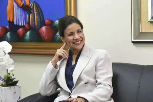 Margarita Cedeño pone de manifiesto sus dotes de cantante