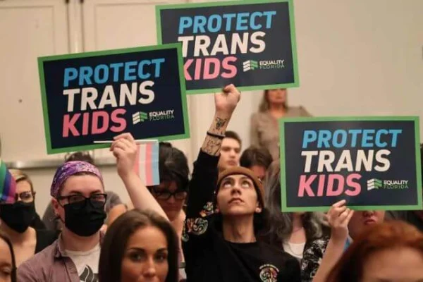 Florida prohíbe tratamientos para menores con disforia de género