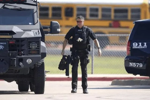 Dos estudiantes heridos en tiroteo en una escuela preparatoria en Texas