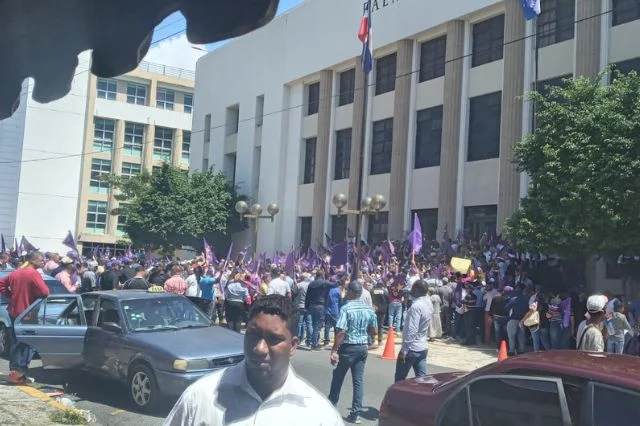 Con bombas y disparos dispersan marcha de simpatizantes del PLD