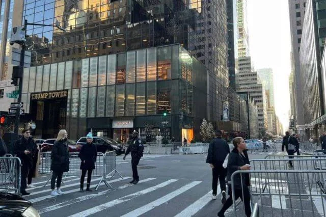 Tranquilidad en Torre Trump pocas horas antes de que llegue el expresidente