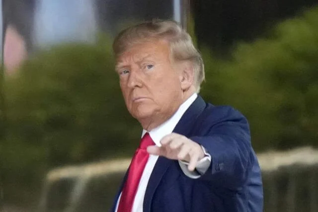 Donald Trump se entregará hoy a la justicia en un proceso penal histórico