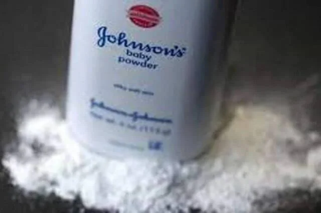 Johnson & Johnson ofrece pagar hasta 8,900 millones por demandas sobre polvos de talco