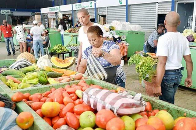 El nuevo salario mínimo más alto no alcanza para cubrir canasta básica más baja