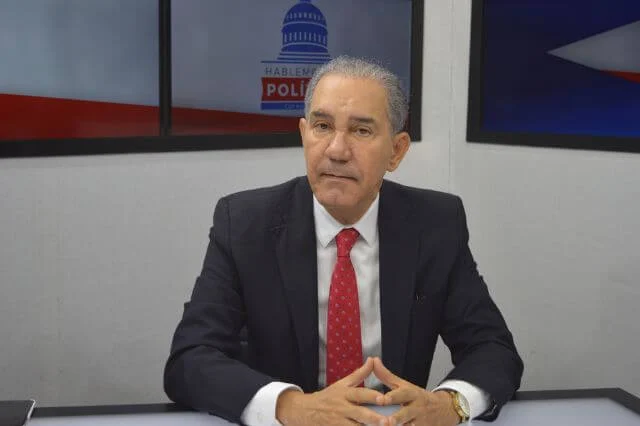 Tenso momento entre ministro del MESCYT y periodista durante entrevista en vivo