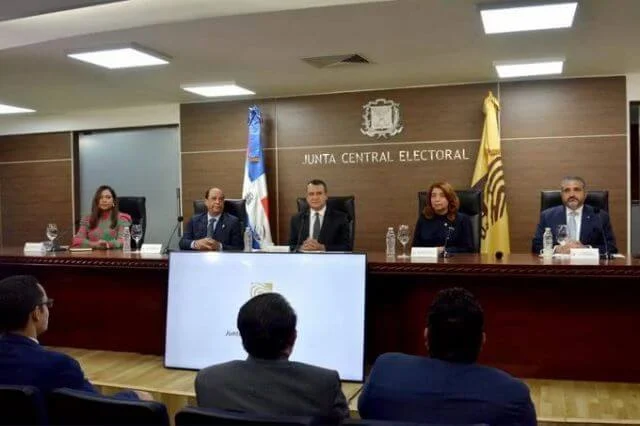 JCE aprueba escrutinio manual y escaneo de las actas para próximas elecciones