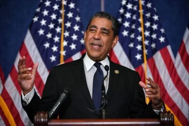 Senador Adriano Espaillat: “Alerta migratoria de EE. UU. será quitada esta semana o la próxima”