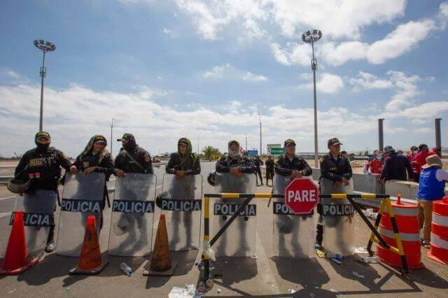 Perú aplicará por 60 días estado de emergencia y militarización de sus fronteras