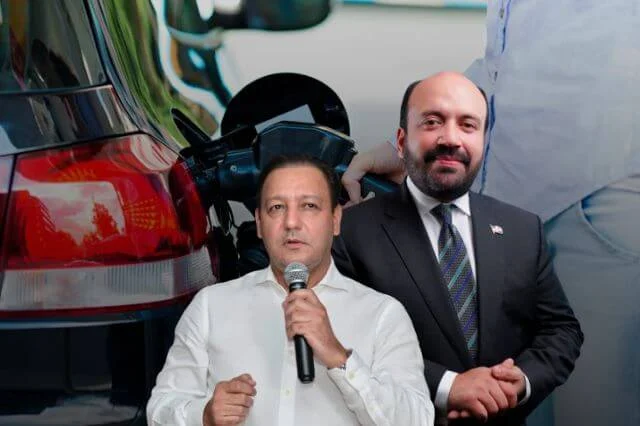 Gobierno congela combustibles y Abel pide que bajen