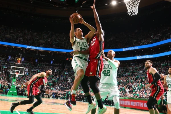 Heat vence a los Celtics 123-116 y arranca arriba en la final del Este