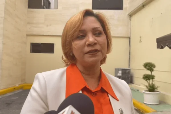 Diputada Soraya Suárez pide destitución del ministro Miguel Ceara Hatton