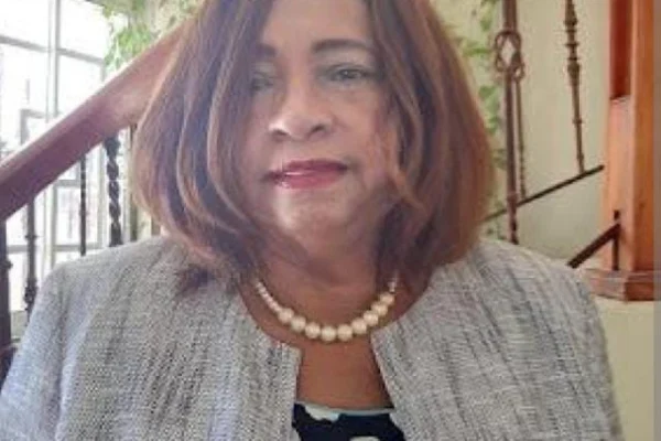 Suspenden directora provincial Barahona;  amenaza con despedir empleados por no asistir  a marcha PRM