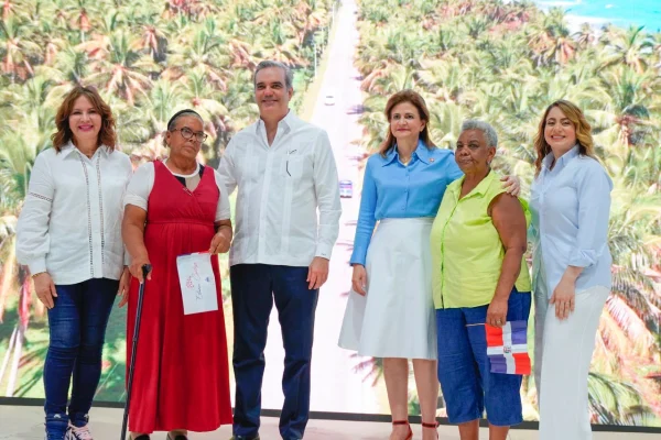 Un millón de dominicanas recibirán el «Bono Madres 2023»