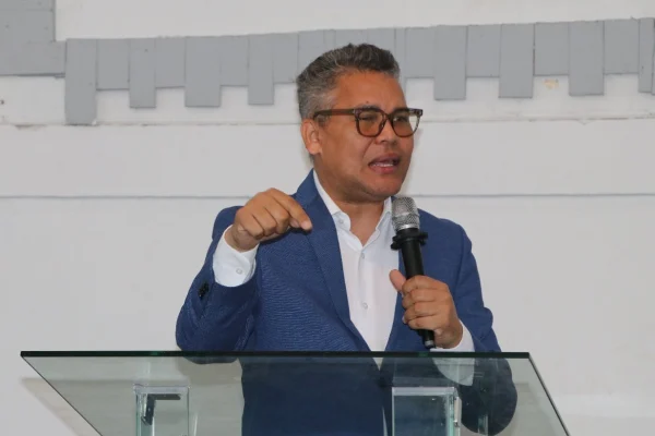 Carlos Peña atribuye al presidente Abinader prohibir se hable de Dios y la Biblia en escuelas