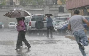 Onamet: Lluvias seguirán este domingo por vaguada