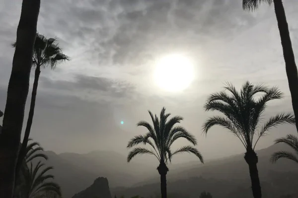 ONAMET: Se espera un día soleado y grisáceo por el polvo del Sahara