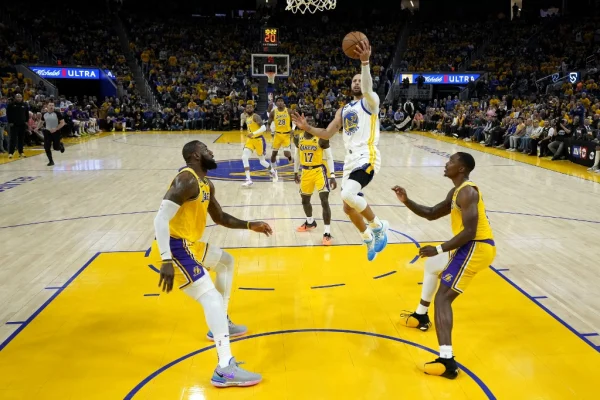 Los Warriors sobreviven a unos Lakers sufridos por lesión de Anthony Davis