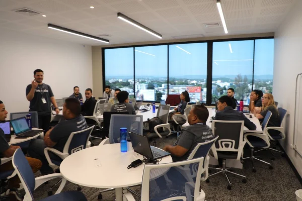 De los 195 mil empleos de Zonas Francas, 39 mil pertenecen al sector servicios